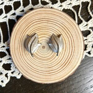 Vintage Gold Tone Brushed Leaf Clip‎ On Earrings Dainty Nature Inspired